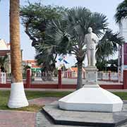 Statue of Henny Eman, Oranjestad